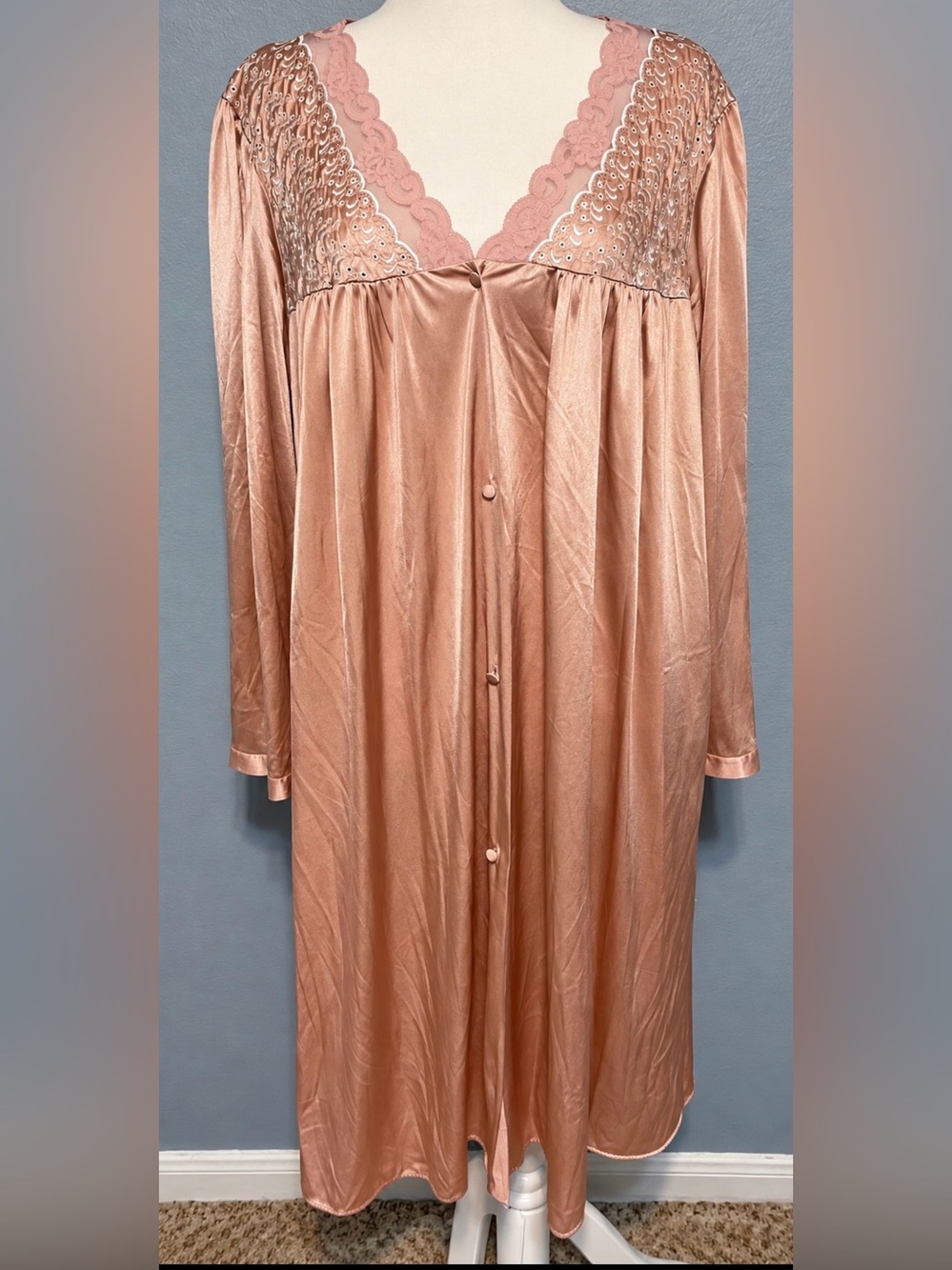 Vtg Vanity Fair Peach Peignoir Robe Lace Nylon Long Button Front Cottagecore XXL
